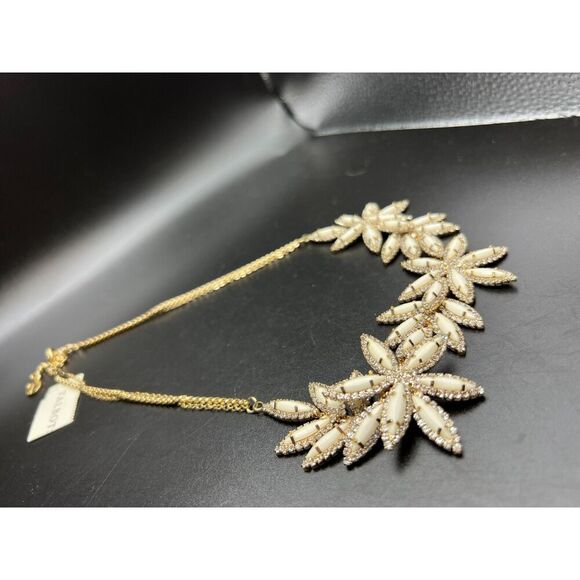 Talbots Overlapping Flower Necklace - Picture 6 of 9